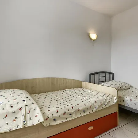 Daire Fuer 4 Personen Mit Privatsphaere Ražanac