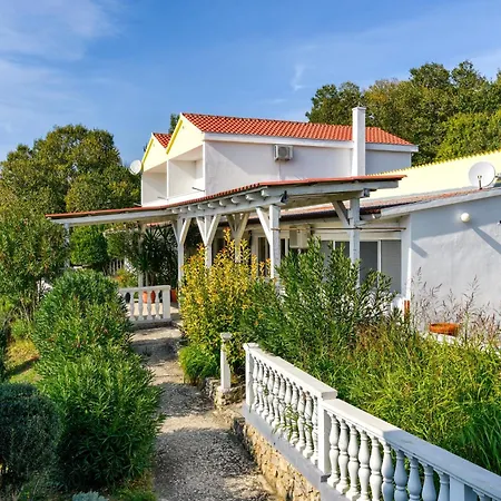 Fuer 4 Personen Mit Privatsphaere Daire
