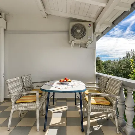 Fuer 4 Personen Mit Privatsphaere Apartman *