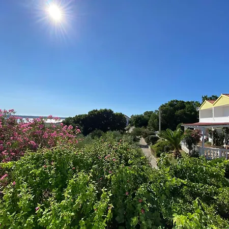 Fuer 4 Personen Mit Privatsphaere Daire