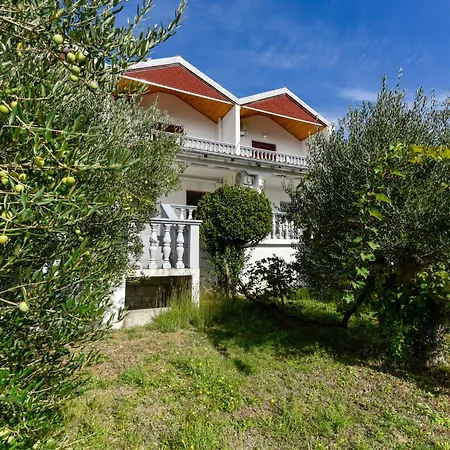 Fuer 4 Personen Mit Privatsphaere Daire *