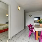 شقة Fuer 4 Personen Mit Privatsphaere Ražanac