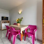 Fuer 4 Personen Mit Privatsphaere Ražanac